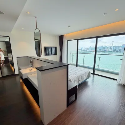 The Sapphire Hạ Long - Luxury ApartHotel Hotels near Bai Tho Mountain