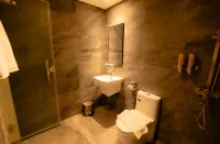 Vibe Hotel Alabang - بار