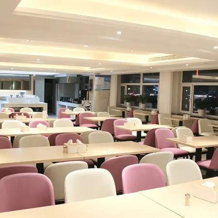 Lavande Hotel (Chifeng High Speed ​​Railway Station) Отели в г. Чифен