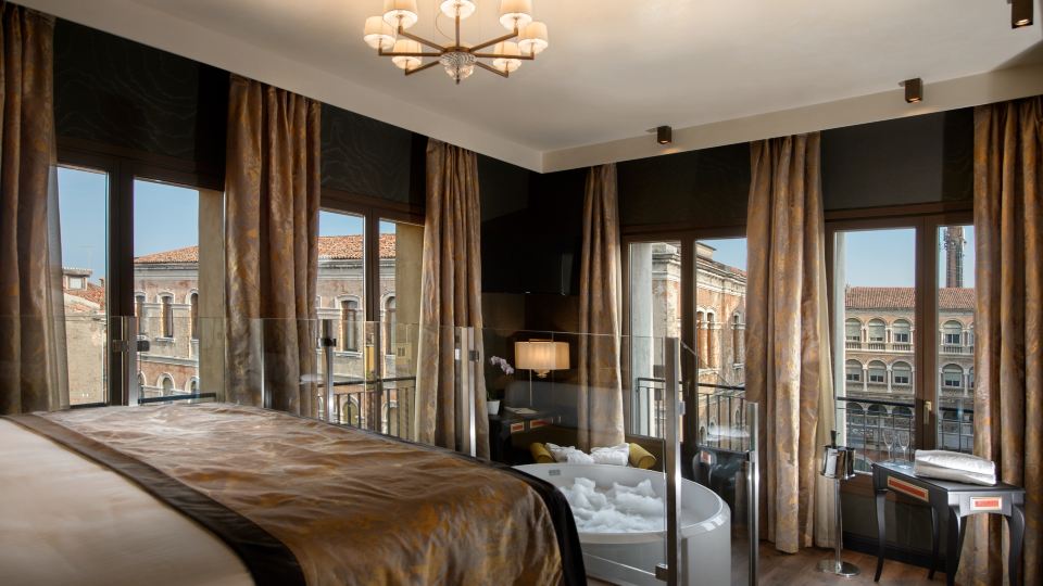 Palazzo Veneziano - Venice Collection