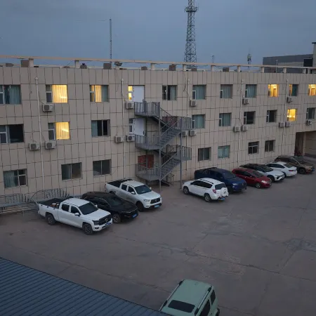 Hualong Hotel (Baiyin Jingtai Jingdian Avenue)