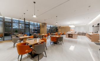 Aifeel Hotel (Shanghai Jiading Industrial Zone Tianhua College)