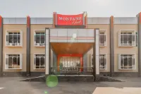RedDoorz Resort Premium @ Sangkan Hurip Kuningan - parking
