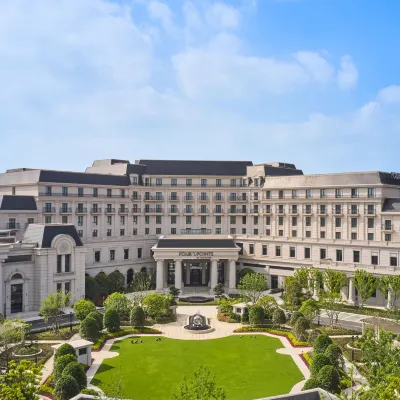 Four Points by Sheraton Fengjing Hotel in zona Jinshan North Railway Station