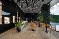 Solaria Flamigo Cat Ba Luxury Resort - Beach