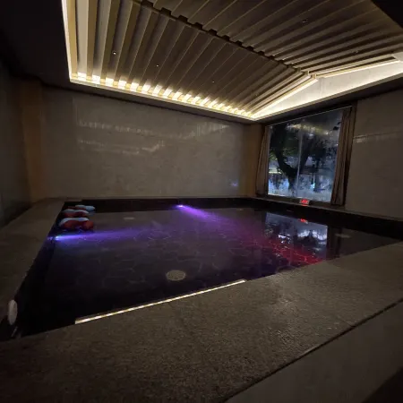 Yishuiwan Hot Spring Hotel (Lujiang Tangchi Hot Spring Resort)
