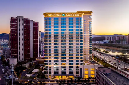 S.Phoenix Holiday Hotel Chengde Отели рядом с достопримечательностью «Rehe Confucian Temple (Southwest Gate)»