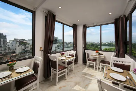 TrangTrang Premium Hotel & Sky Bar