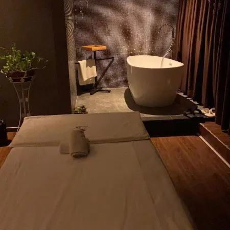 Yazhijia Zhixiang Hotel (Hengshan Branch)