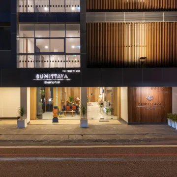 Sumittaya Chiangmai Hotel Отели рядом с достопримечательностью «Старый город Чан Май»