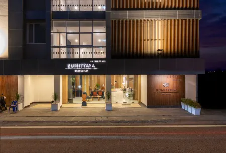 Sumittaya Chiangmai Hotel Отели рядом с достопримечательностью «Chaya Massage & Spa»