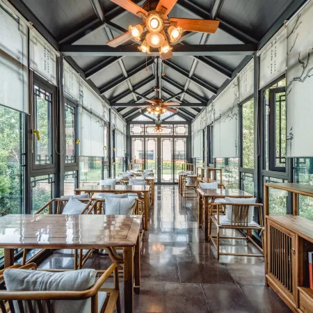 The Boutique Hotel with Authentic Antique Collection & Suzhou Garden Отели рядом с достопримечательностью «Чунцин Цзян и Улицы и начальная школа»