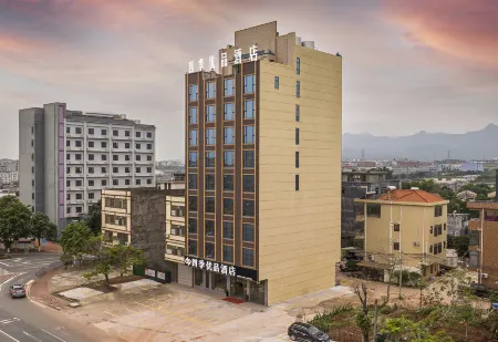 Four Seasons Premium Hotel Отели рядом с достопримечательностью «Spring Woods»