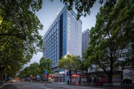 Peace International Hotel Отели рядом с достопримечательностью «Zhijiang Tianhou Temple»