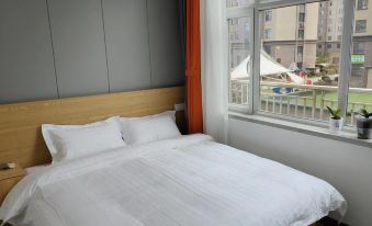 Hengyan Huirun Hotel (Yanji High-Speed Railway Station Stadium)