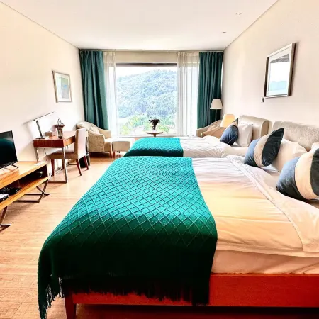 Shengxi Resort Holiday Hotel