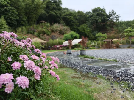 LENART Отели рядом с достопримечательностью «Jiayizhuang»