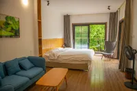 Fell as  a  bird  to  your   mountain   Hotel