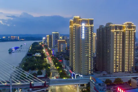 Ease Hotel · Zhi (Yichang Three Gorges Visitor Center Binjiang Wanda)