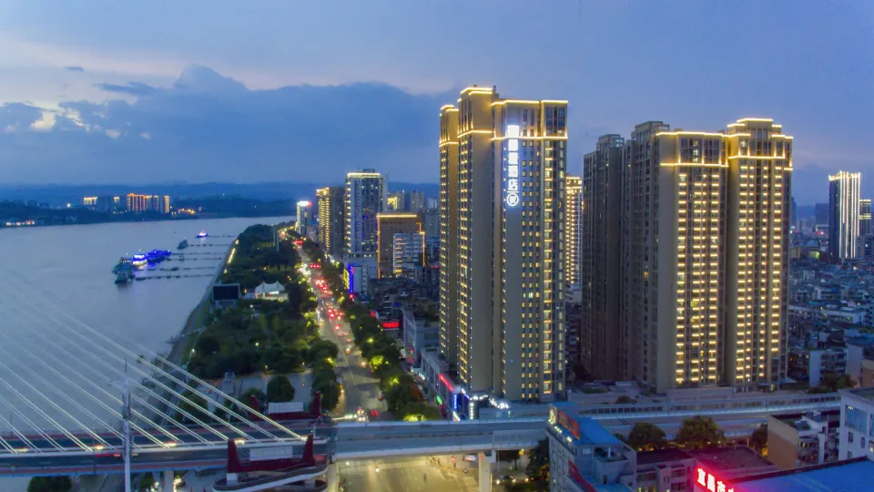 Ease Hotel · Zhi (Yichang Three Gorges Visitor Center Binjiang Wanda)