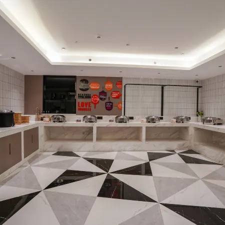 Baoli Hotel (Yangjiang Baili Plaza Branch)