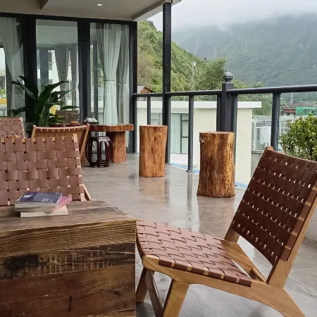 Kangding Zhuyu Bieyuan Homestay