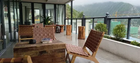 Kangding Zhuyu Bieyuan Homestay
