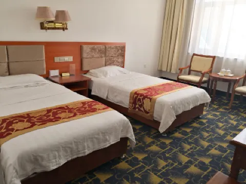Ejin Qi Zhongxin Hotel Hotels near Ejina Populus Euphratica Tourist Area