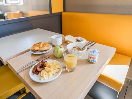 B&B Hotel Strasbourg Sud Ostwald Отели в г. Жесполшем