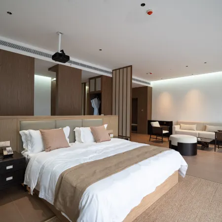 Jianmenguan Xiongguan Yougu Resort Hotel