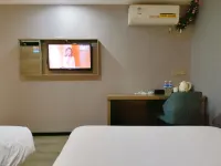 7 days premium hotel  (Chongqing Hechuan Bus Center Station) Hotels near Chongqing Technology And Business Institute (Hechuan Campus)