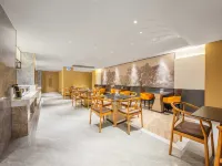 維也納國際飯店（漯河高鐵西站萬達廣場店）