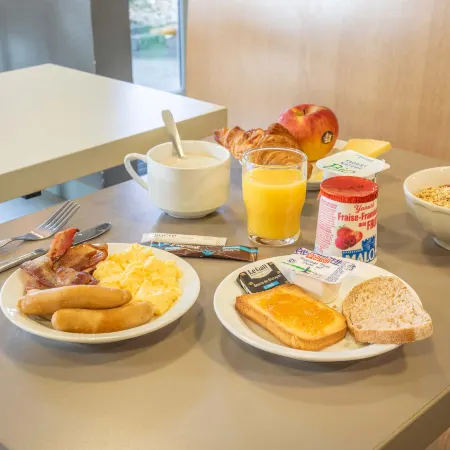 B&B Hotel Toulon la Seyne Sur Mer Отели в г. Ла-Сейн-сюр-Мер