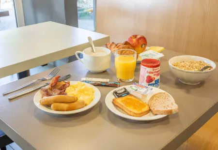 B&B Hotel Toulon la Seyne Sur Mer Отели рядом с достопримечательностью «Парк Фратерните»