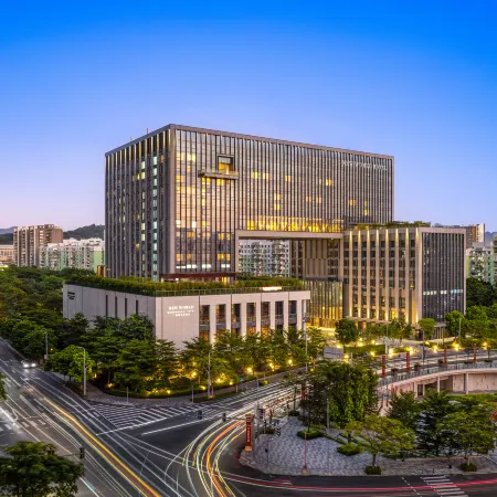 New World Guangzhou Hotel Отели рядом с достопримечательностью «Байюнь»