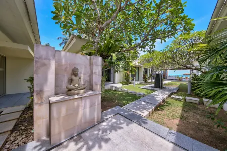 La Lagune Отели рядом с достопримечательностью «Ban Sairee»