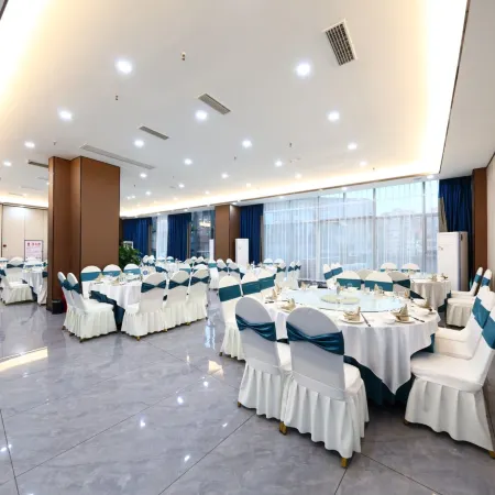 Vienna International Hotel (Yibin Changning High-speed Railway Station)