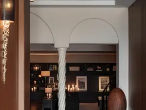 THELILY Designer Hotel (Chongqing Changjiahui Store)