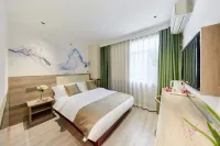 Chengxian Hotel (Nanjing Presidential Palace Southeast University) Hotels near NEW BALANCE