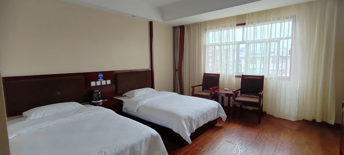 Luoping Golden Valley Taijia SPA Hotel Hotel di Luoping