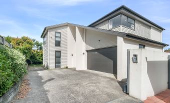 Takapuna Auckland 5-Star House Near Beach