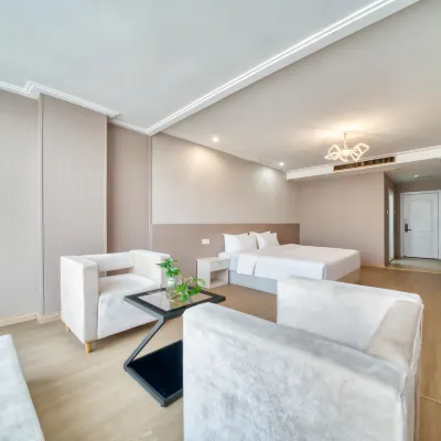 TOWO Hotel (Shangrao Shuinan Cultural Street Walking Street Center Square Branch) Hotels near Shangrao Normal University