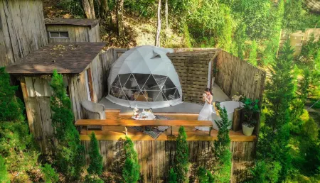 Nelamit Отели рядом с достопримечательностью «Mae Kampong Village»