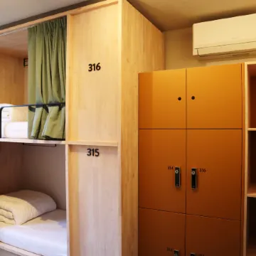 The Bee Hostel Отели рядом с достопримечательностью «Выставка «Тайны тела. Вселенная внутри»»