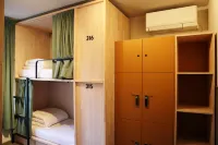The Bee Hostel Hôtels à : 