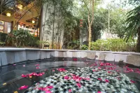 Yuerong Hot Spring Resort Hotel - romantici
