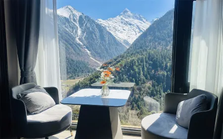 Deqin Yubeng Ruoguanjing Inn Отели рядом с достопримечательностью «Xiaonong Base camp»