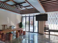 Fuxian Lake Court Inn