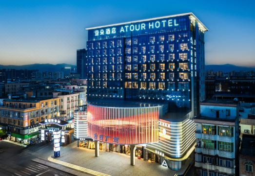 广州花都狮岭大道亚朵酒店外景图