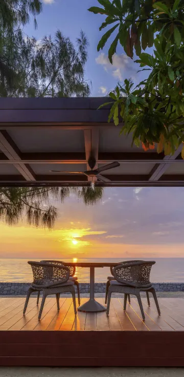 SO วิลล่าสระว่ายน้ำบริเวณชายฝั่งทะเล 2 ห้องนอน 1 เตียงคิงไซส์ และ 1 เตียงแฝด สระว่ายน้ำส่วนตัว ดีไซน์ SO Arty